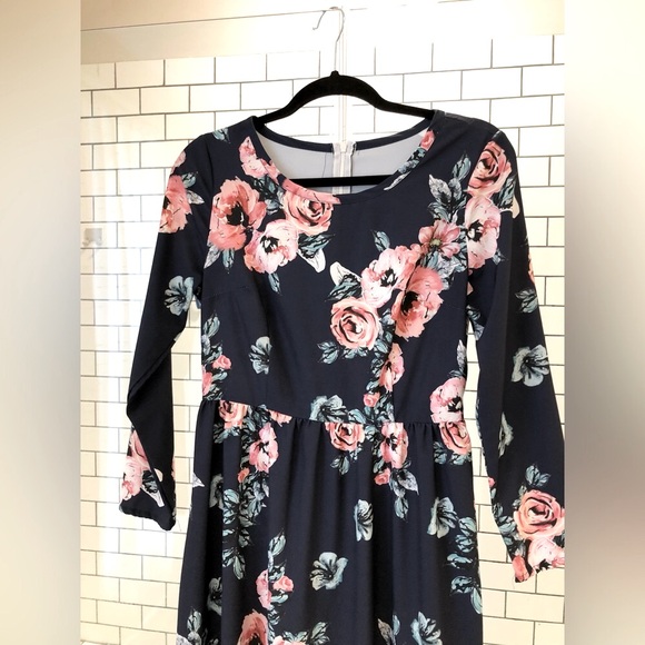 Floral Maxi Dress Women's Size Medium Navy & Pink Long Sleeve With Pockets - Picture 5 of 6